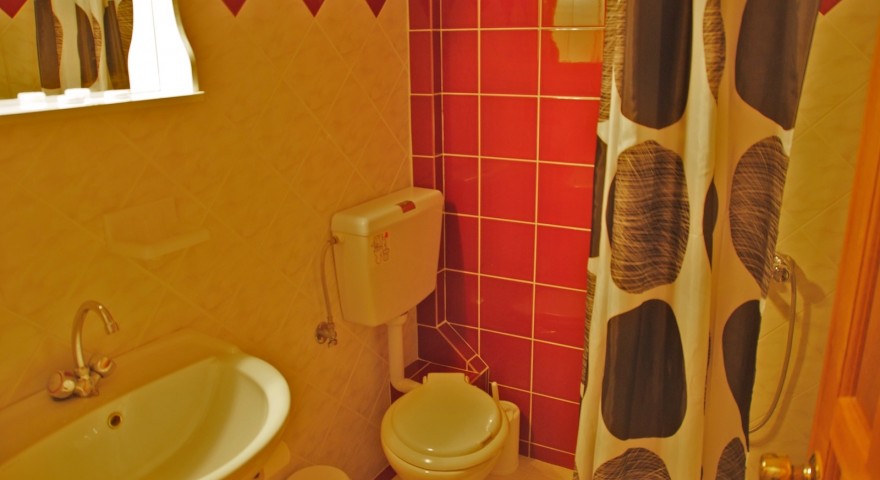 Studio 16 bathroom